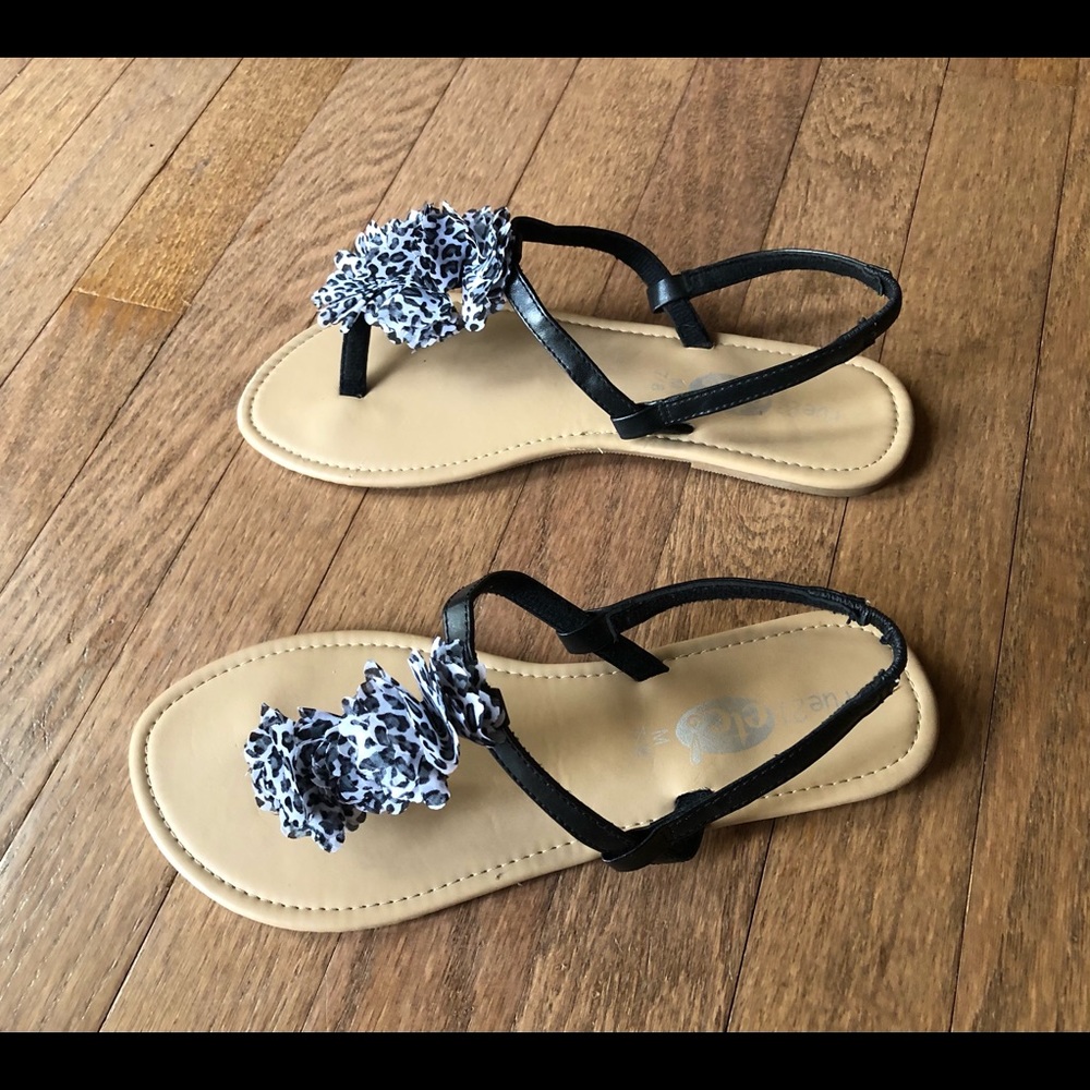 Rue 21 leopard black/white sandals SIZE 7/8 medium